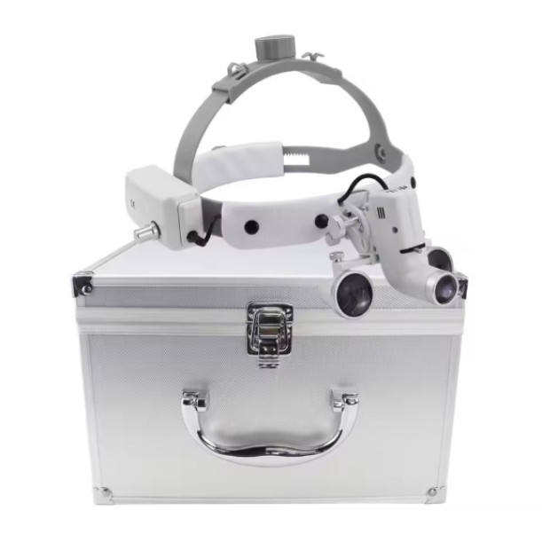 Бінокуляри стоматологічні з LED-освітленням та фіксацією на шоломі (3.5х420)  в чемодані
